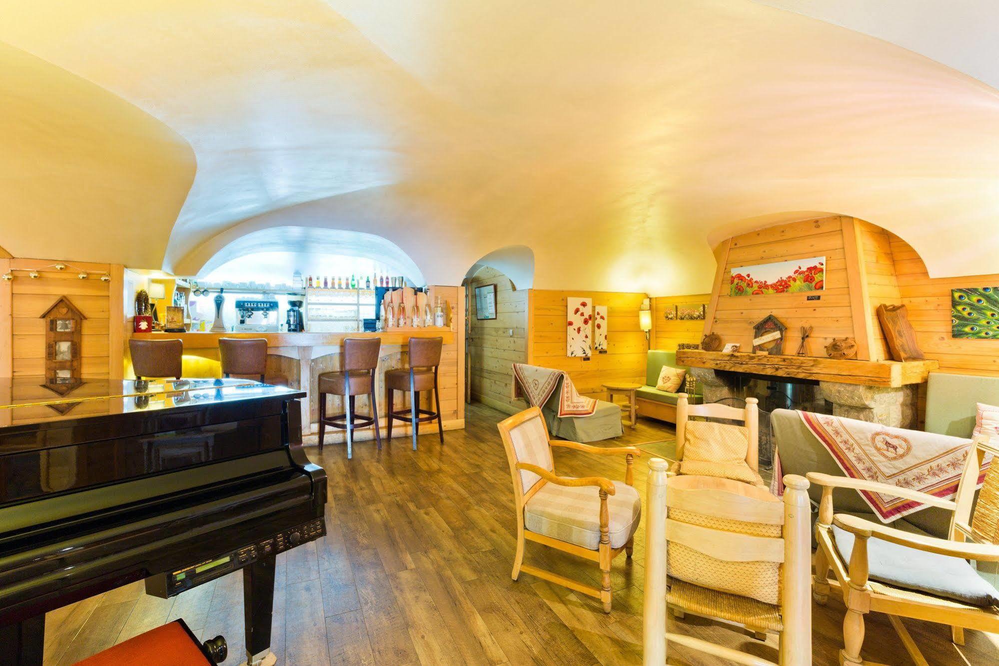 Hotel La Montagne Ла-Клюсаз Экстерьер фото